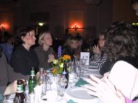 2001:03:03 20:19:04,  	Ett kort utefter bordet.