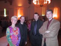 2001:03:04 00:22:53,  	Helene, Per, Claes och Erik funderar p&aring; att &aring;ka hem.